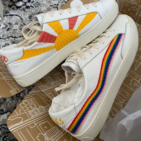 rainbow wave sneaker soludos